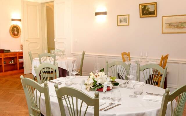 Logis Hotel Restaurant La Tour de Ciron