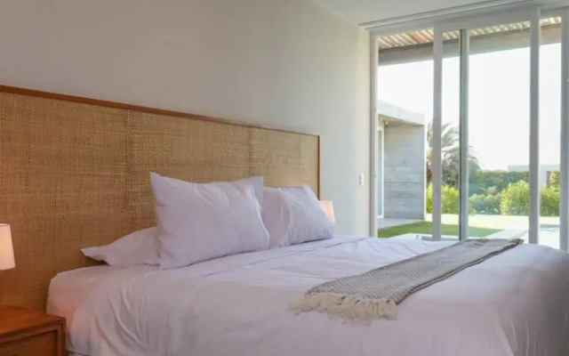 w Modern 4BR Villa With Private Pool in Paracas