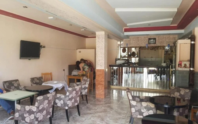 Gold Guest House & Bar