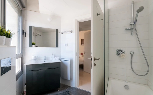 Best Location New Apt Full Amenities