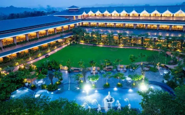 Mayfair Oasis Resort & Convention