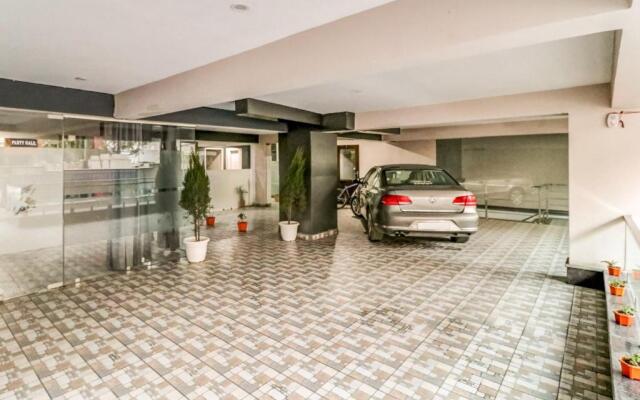 OYO Townhouse 513 Hotel Skylight Near Medanta Hospital