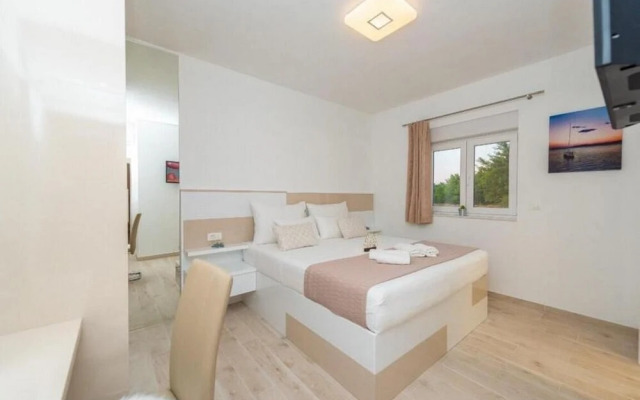 Luxury Villa Sabun with Pool & Hot Tub