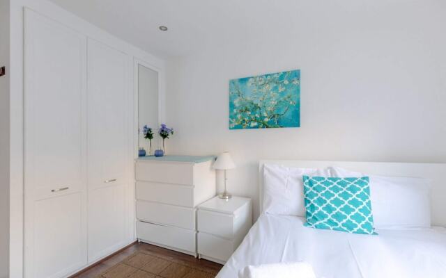 Radiant and Roomy 2BD Flat - Fulham!