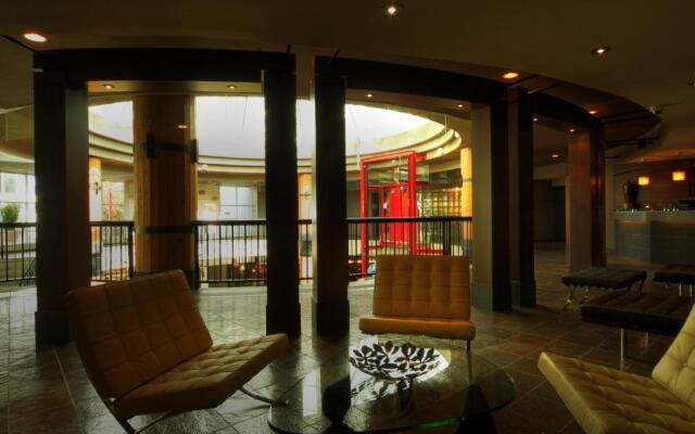 Coast Lonsdale Quay Hotel