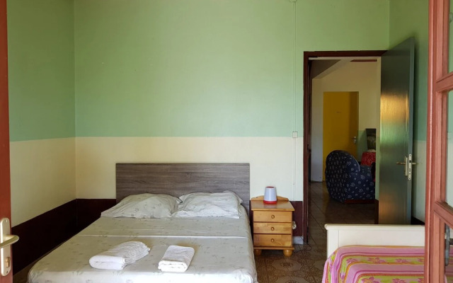 GITE-Hotel LA CAZ DES ORANGERS