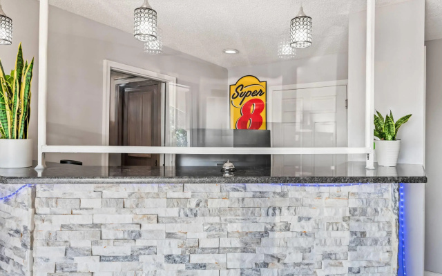 Super 8 by Wyndham Brownsburg