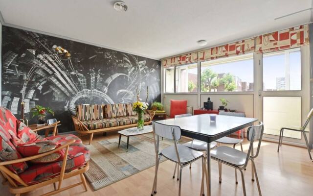 Retro Flat In Trendy Bethnal Green