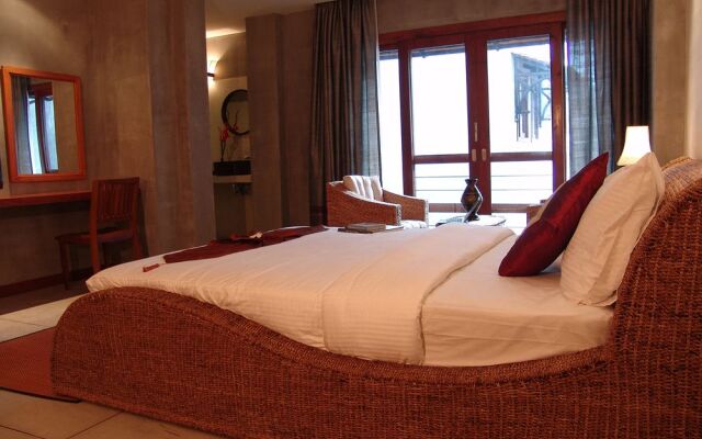 Frangipani Villa Fine Arts