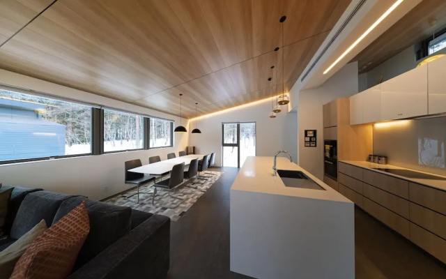 Eminence by The Hakuba Collection