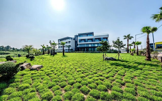 Hotel & Pool Villa Attirance