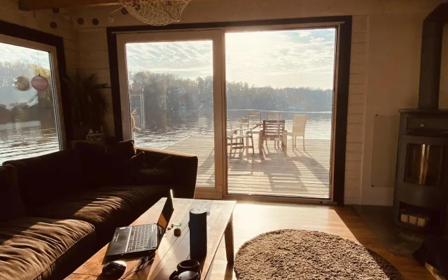 Hausboot mit Hottub in Berlin
