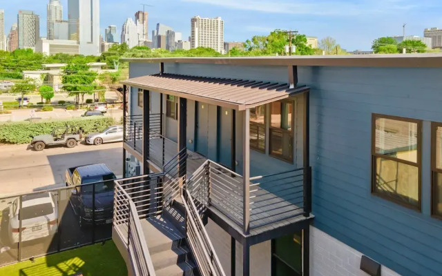East Austin Condo - 2 Bedrooms & Parking