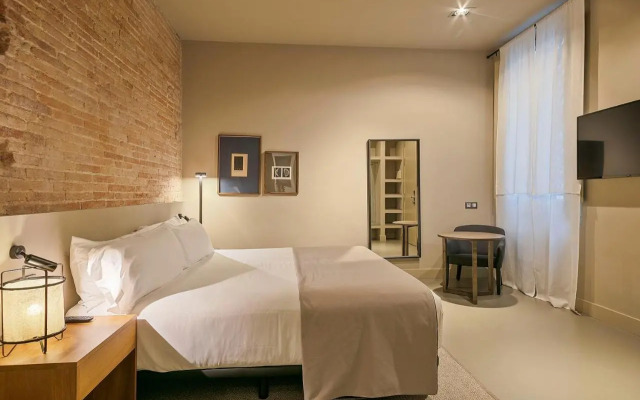 Pau Claris Apartment
