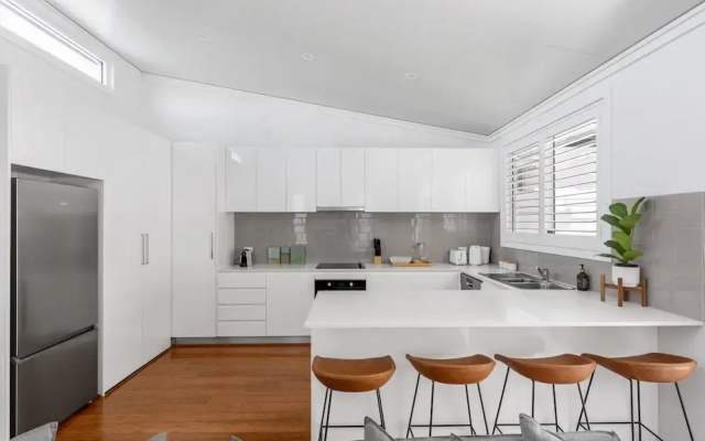 Relaxing 2-bed Home Close to Beaches and Parks