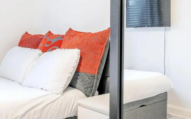 Impressive Central London Balcony Apartment