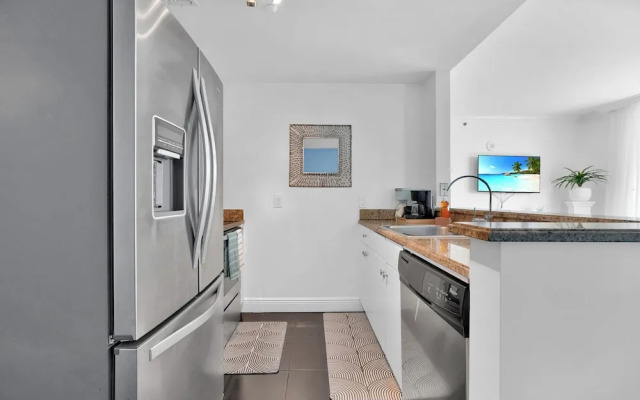 Fabulous 2-Bedroom in the Heart of Grove