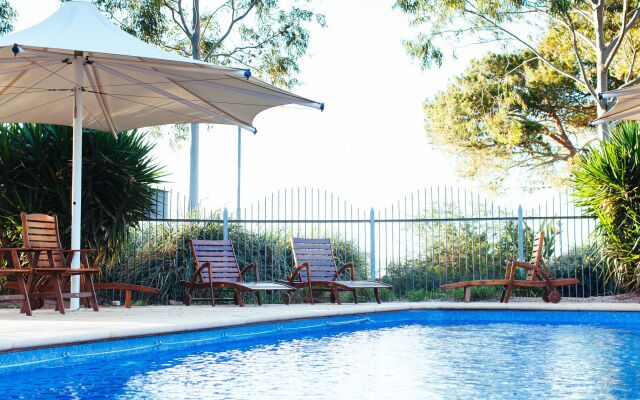 Majestic Oasis Apartments