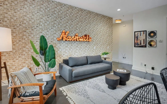 Modern Loft Near West End!