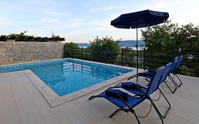 Lurda in Linardići with 4 bedrooms and 2 bathrooms