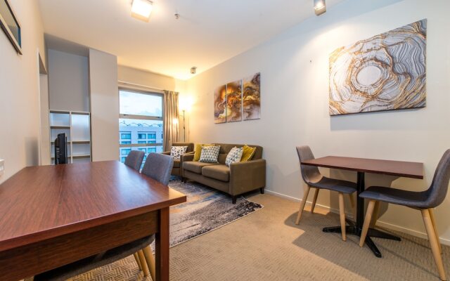 JHT - 2 BRM Apartment, Air Con, Close to SkyTower