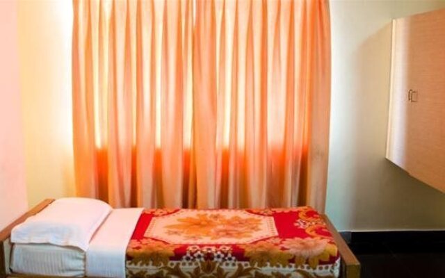 Hotel Adhi Manor