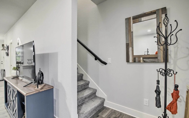 Lago Vista Townhome Near Lake Travis!