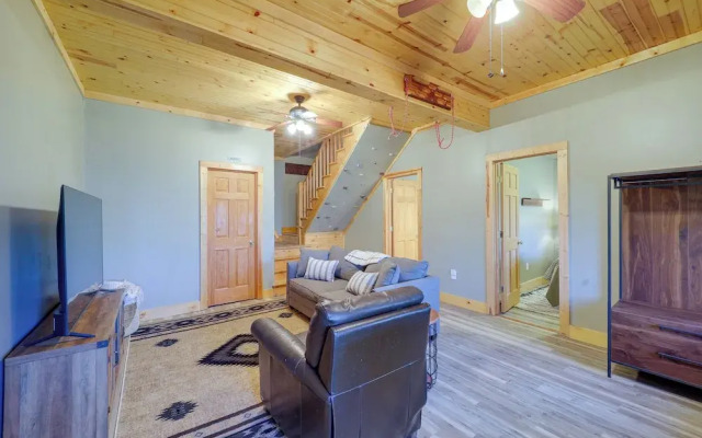 Blowing Rock Escape w/ Covered Deck & Fire Pit