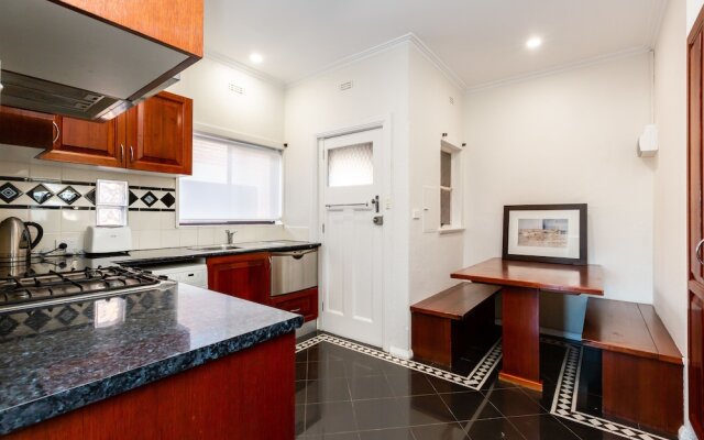 Lighthouse Cozy 2BDR with CITY VIEWS