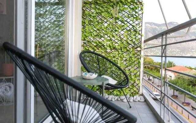 Seafront Kalamata Haven - Blue Luxury Suite