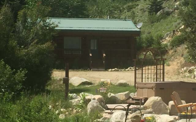 Two Bears Inn Bed & Breakfast