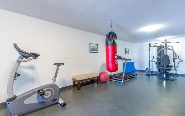 Amazing Home in Mravince With Sauna, Wifi and 9 Bedrooms