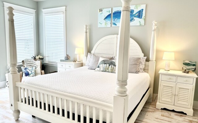 Bay Side 4 Bedroom Home by RedAwning