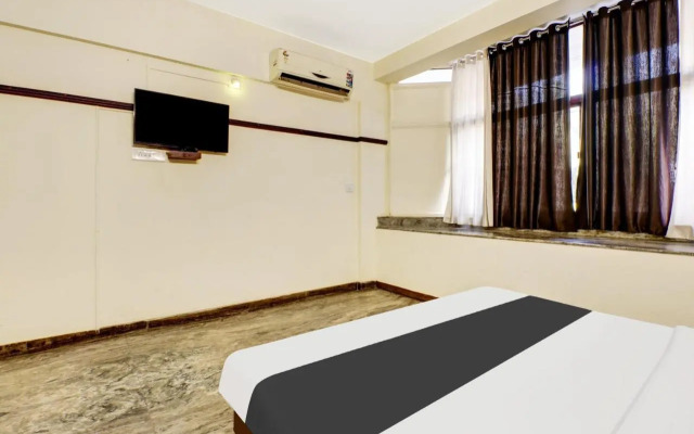 OYO 15837 Hotel Rvee's Regency