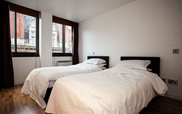 2 Bedroom Apartment Overlooking Oxford Street