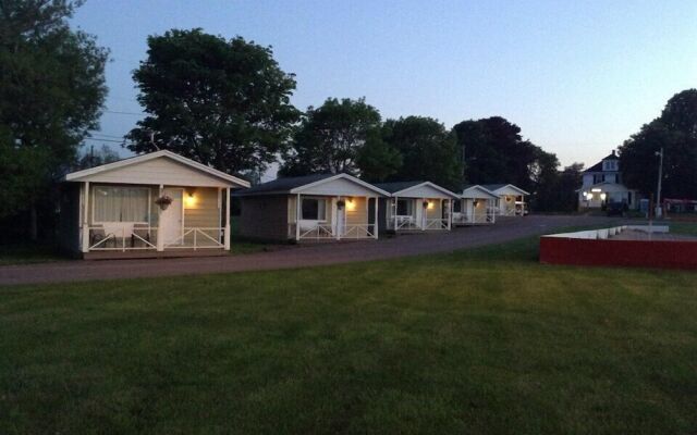 Royalty Maples Motel & Cottages