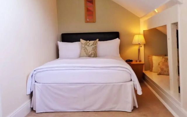 Alcuin Lodge