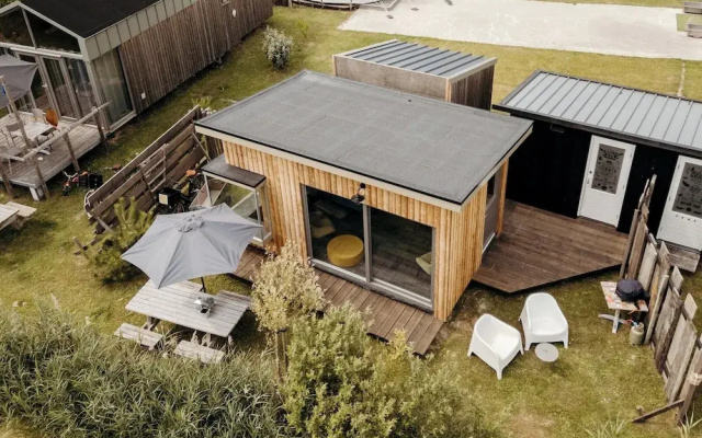 Tiny Holiday Home for 2 With Picnic Table