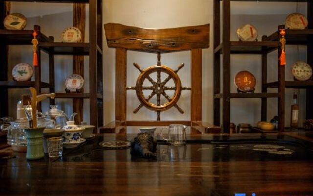 Yiyuan Snow Mountain View Courtyard Inn (Lijiang ancient city mufu branch)