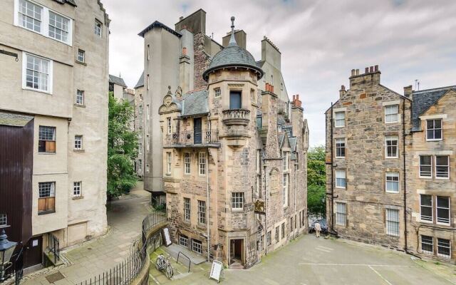 Royal Mile Tower Apartment