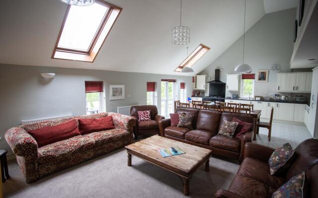 Coach House - 5 Bedroom Cottage - Llanfyrnach