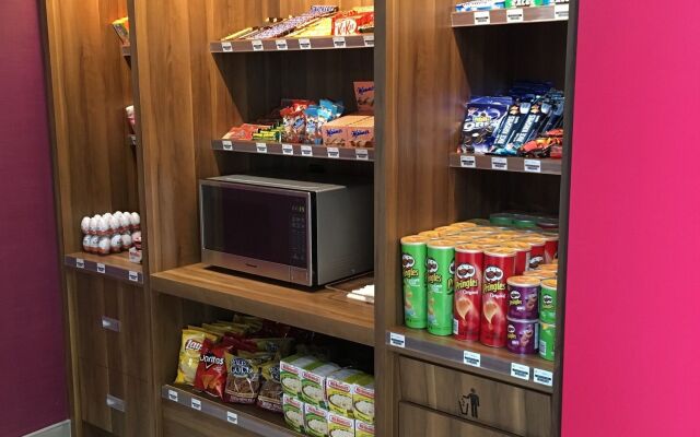 Holiday Inn Hotel & Suites Montreal Centre-ville Ouest by IHG