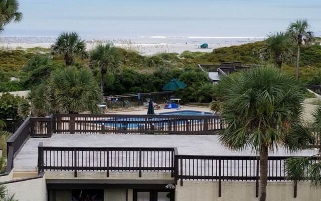 Island House D224 2 Bedroom Condo by RedAwning