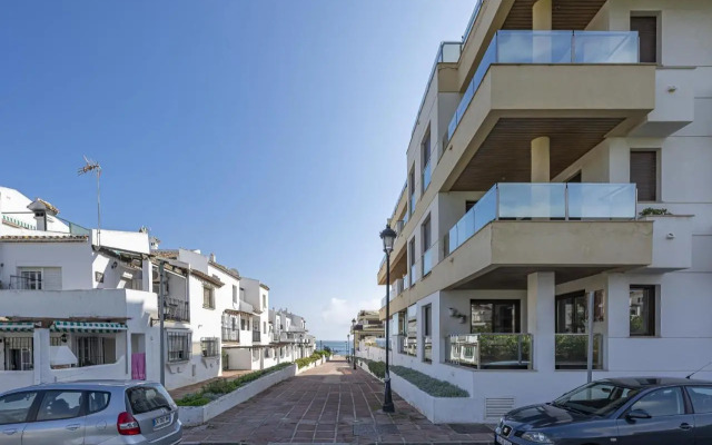 2218-Duplex first line beach with sea view