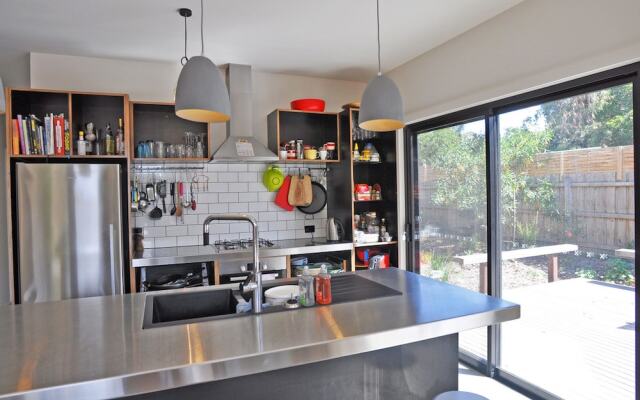 Armstrong'S - Close To Beach