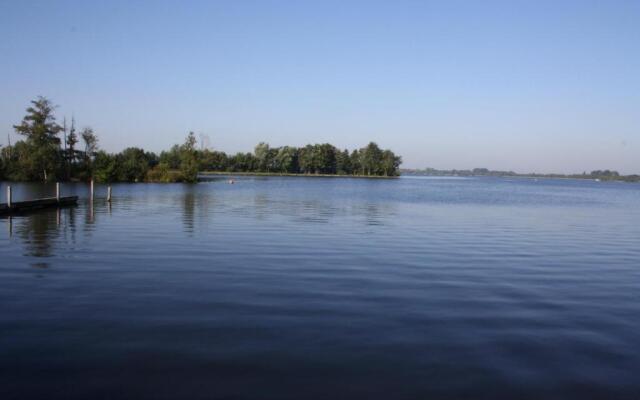 Holiday Home De Zuwe - Loosdrecht