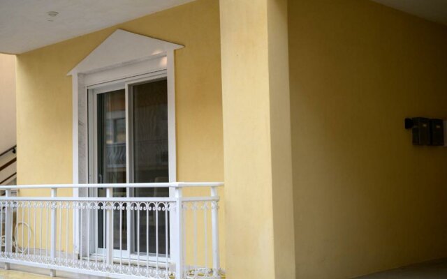 One Bedroom Flat 300m from Sea