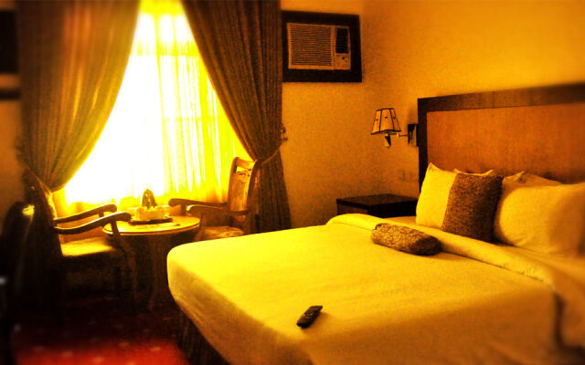 Immaculate Suites & Apartments