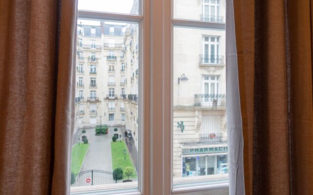 Chic & Spacious Flat at Tocqueville