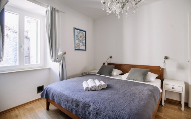 Panorama Old Town apartment by DuHomes